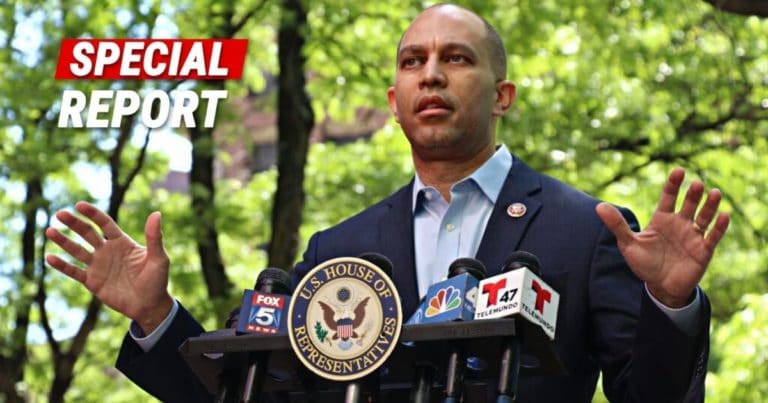 Hakeem Jeffries Defends Jay Jones After Texts About Shooting GOP Leader